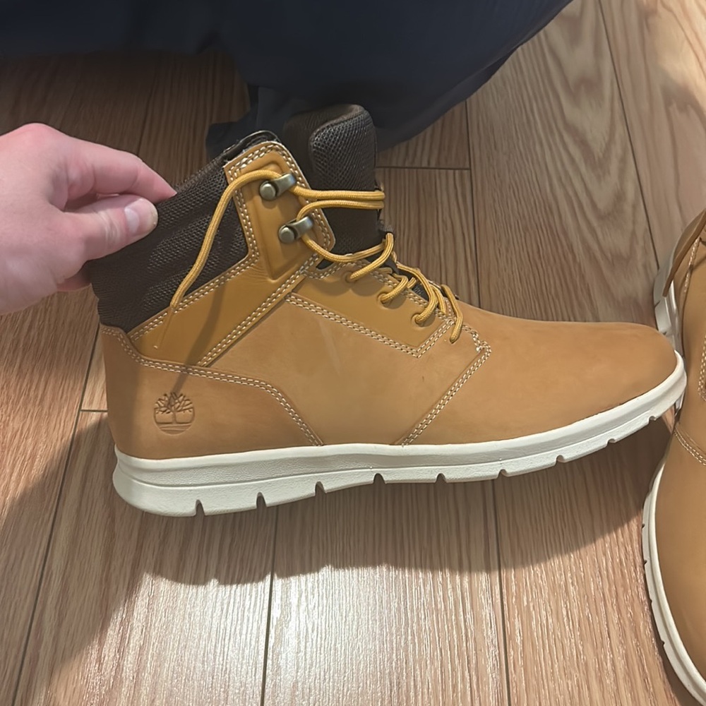 Timberland Boots - Picture 2 of 4